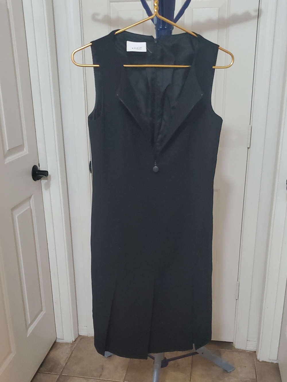 Akris Punto Sleeveless Black Midi Dress